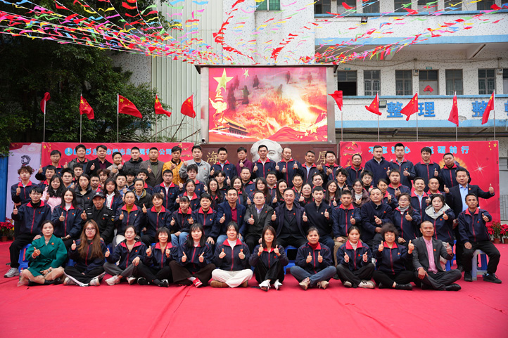 12-绿志岛人合影.jpg